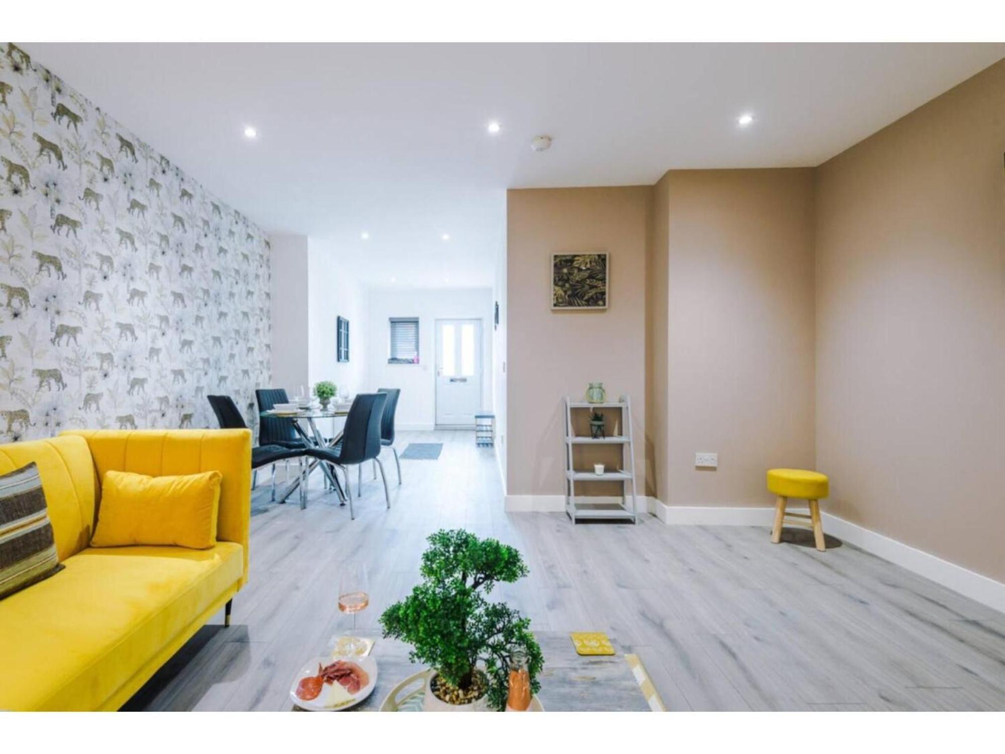 The Ecclesian Deluxe Apartments Near Trafford Centre Eccles Train Station Манчестер Екстер'єр фото
