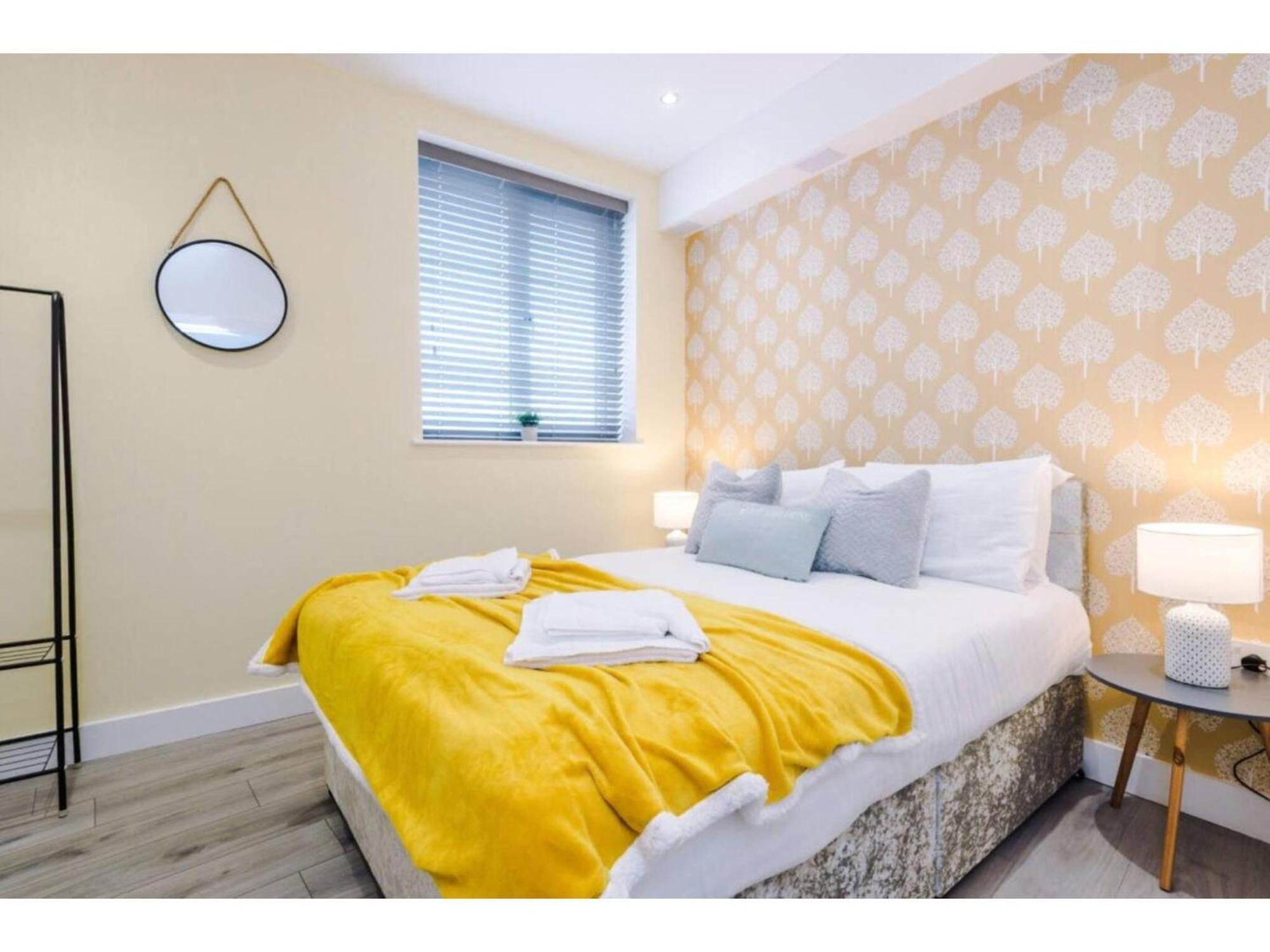The Ecclesian Deluxe Apartments Near Trafford Centre Eccles Train Station Манчестер Екстер'єр фото
