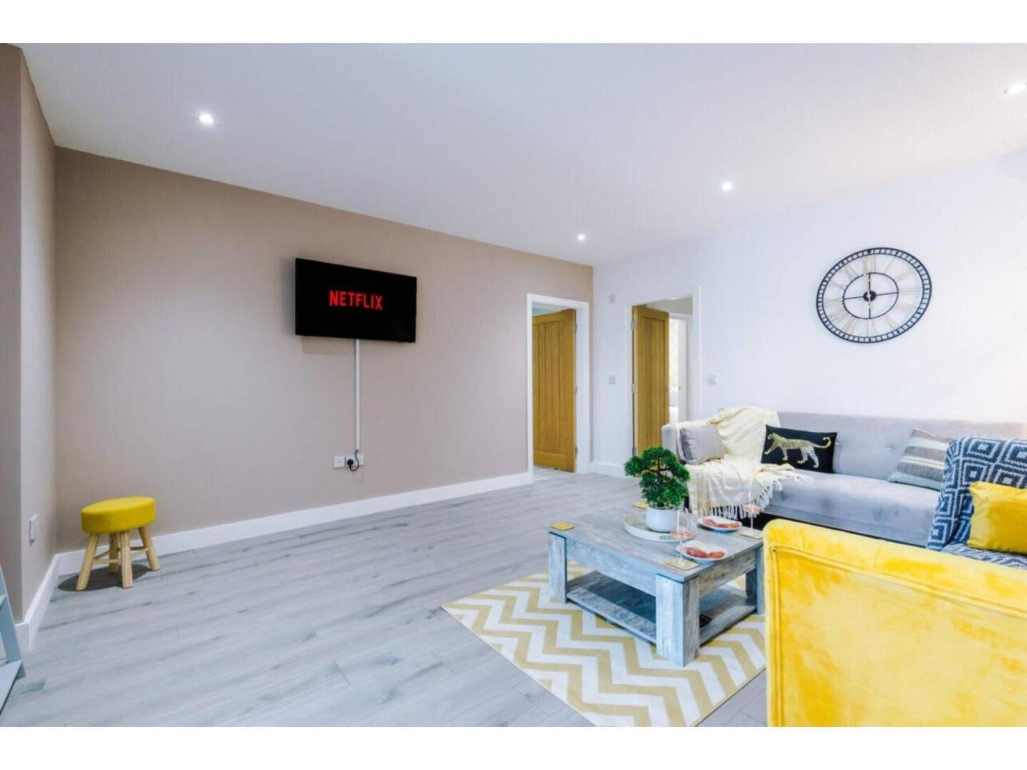 The Ecclesian Deluxe Apartments Near Trafford Centre Eccles Train Station Манчестер Екстер'єр фото