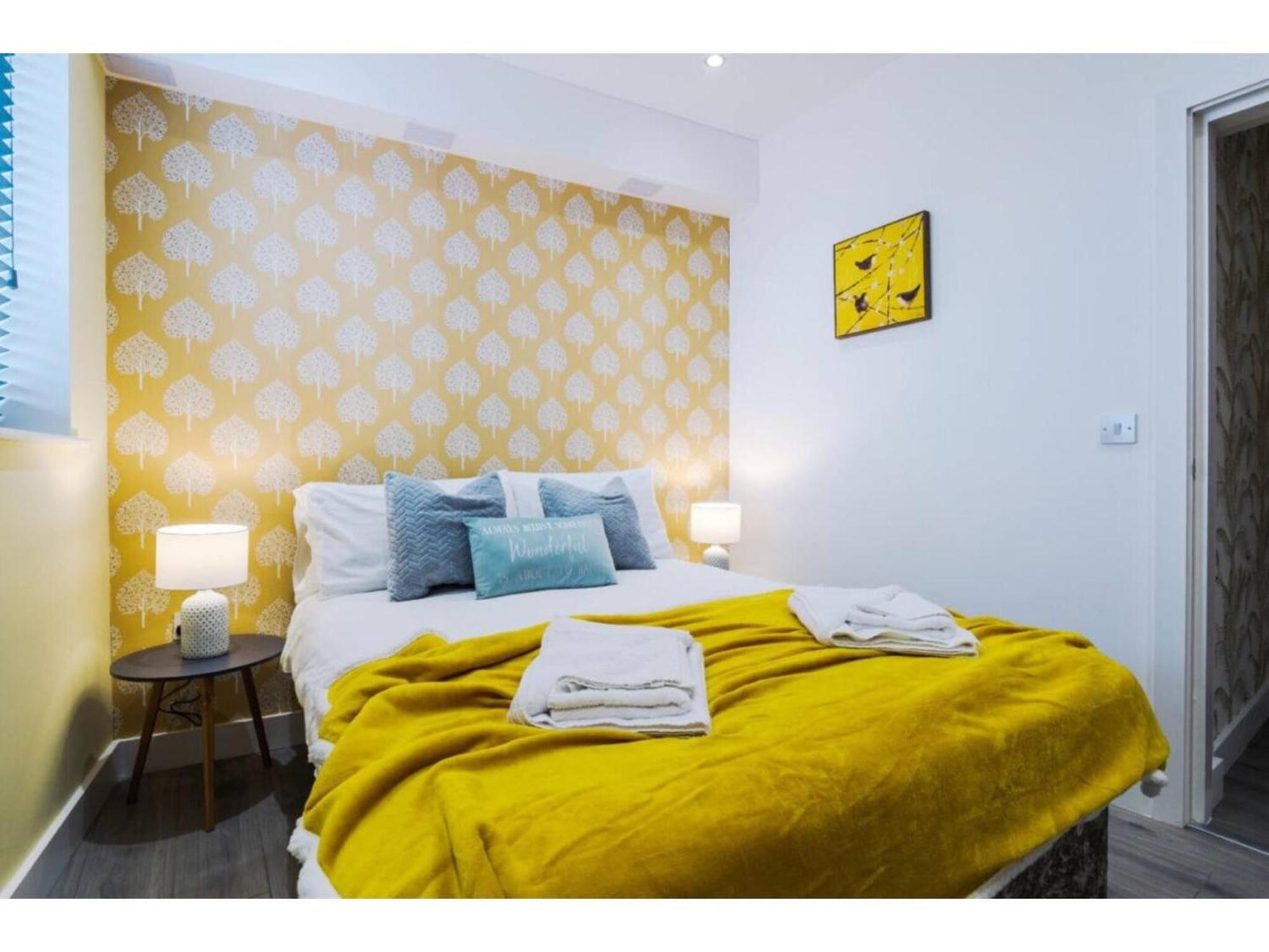 The Ecclesian Deluxe Apartments Near Trafford Centre Eccles Train Station Манчестер Екстер'єр фото