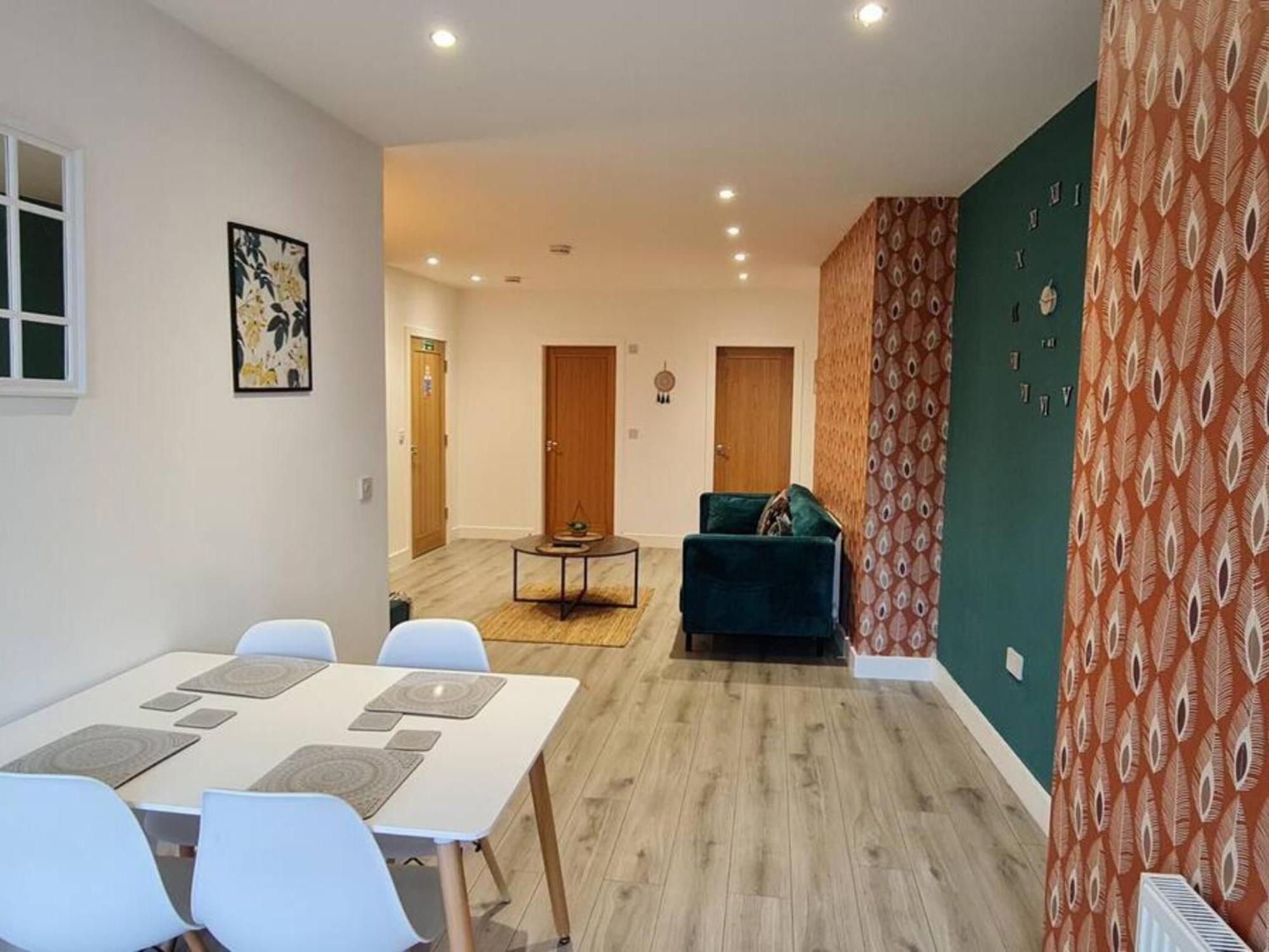 The Ecclesian Deluxe Apartments Near Trafford Centre Eccles Train Station Манчестер Екстер'єр фото