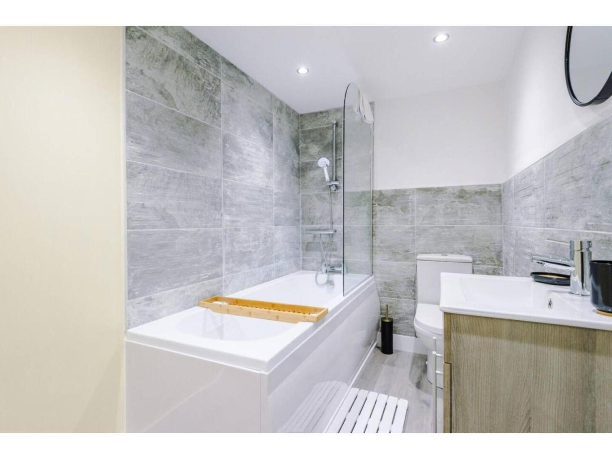 The Ecclesian Deluxe Apartments Near Trafford Centre Eccles Train Station Манчестер Екстер'єр фото