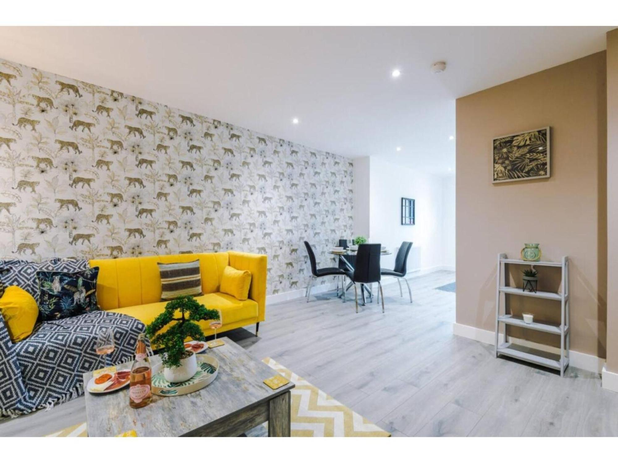 The Ecclesian Deluxe Apartments Near Trafford Centre Eccles Train Station Манчестер Екстер'єр фото